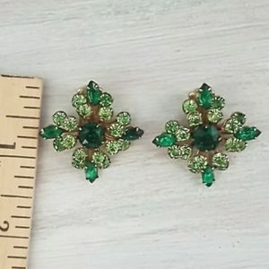 vintage emerald tone clip on earrings